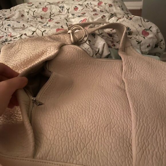 Vince Camuto Lamb Leather Steph Bag NWT color Seashell - Picture 4 of 4